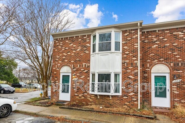 Building Photo - 1937 Darnell Dr