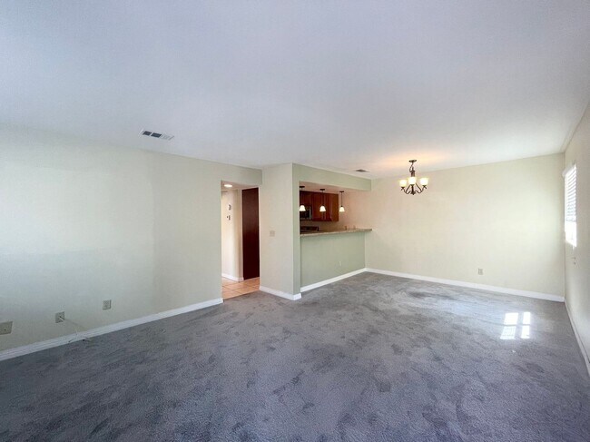 Building Photo - Cozy 2-bedroom condo