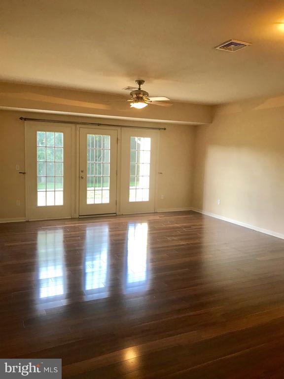 Building Photo - 2060 Deer Run Dr