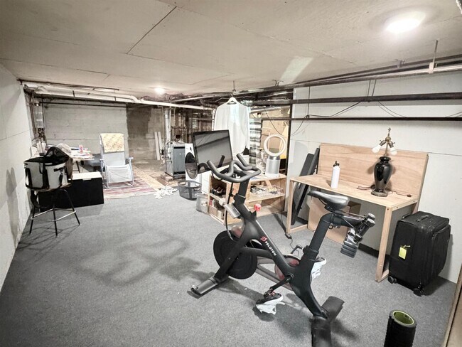 Foto del edificio - 200 Larch Rd