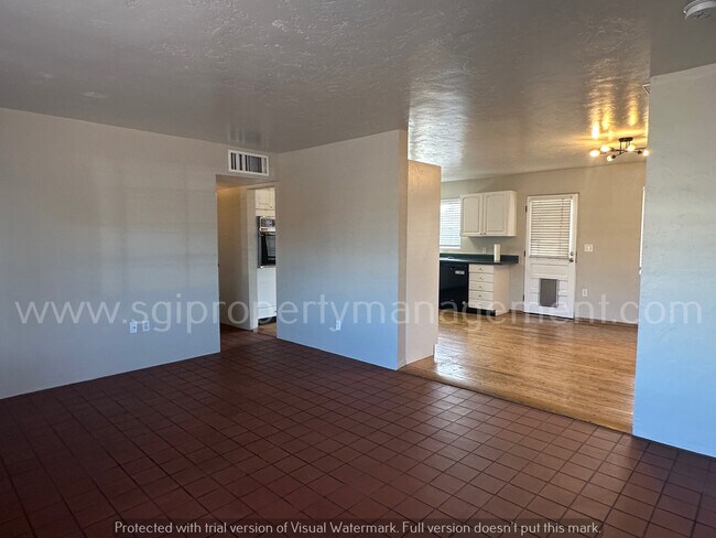 Foto del edificio - 1149 W Romo Jones St