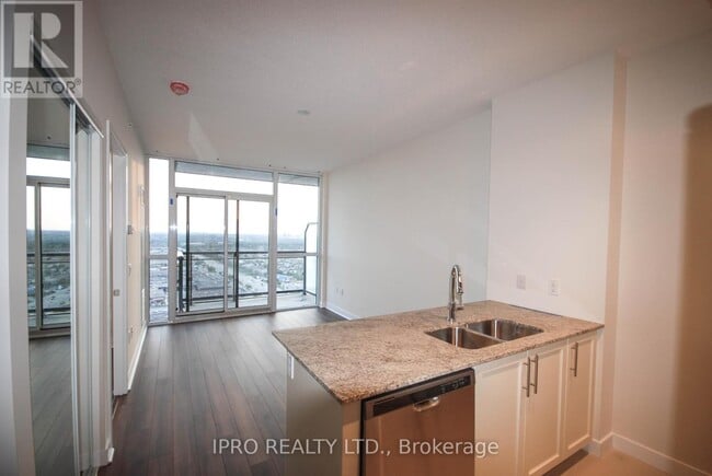 Building Photo - 3975-3975 Grand Park Dr