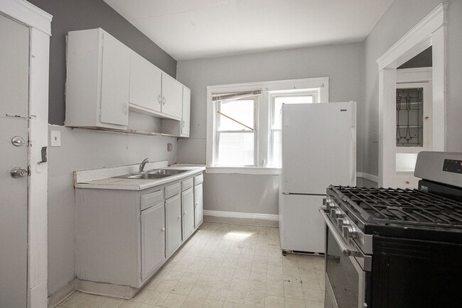 Building Photo - 11519 Carolina Ave