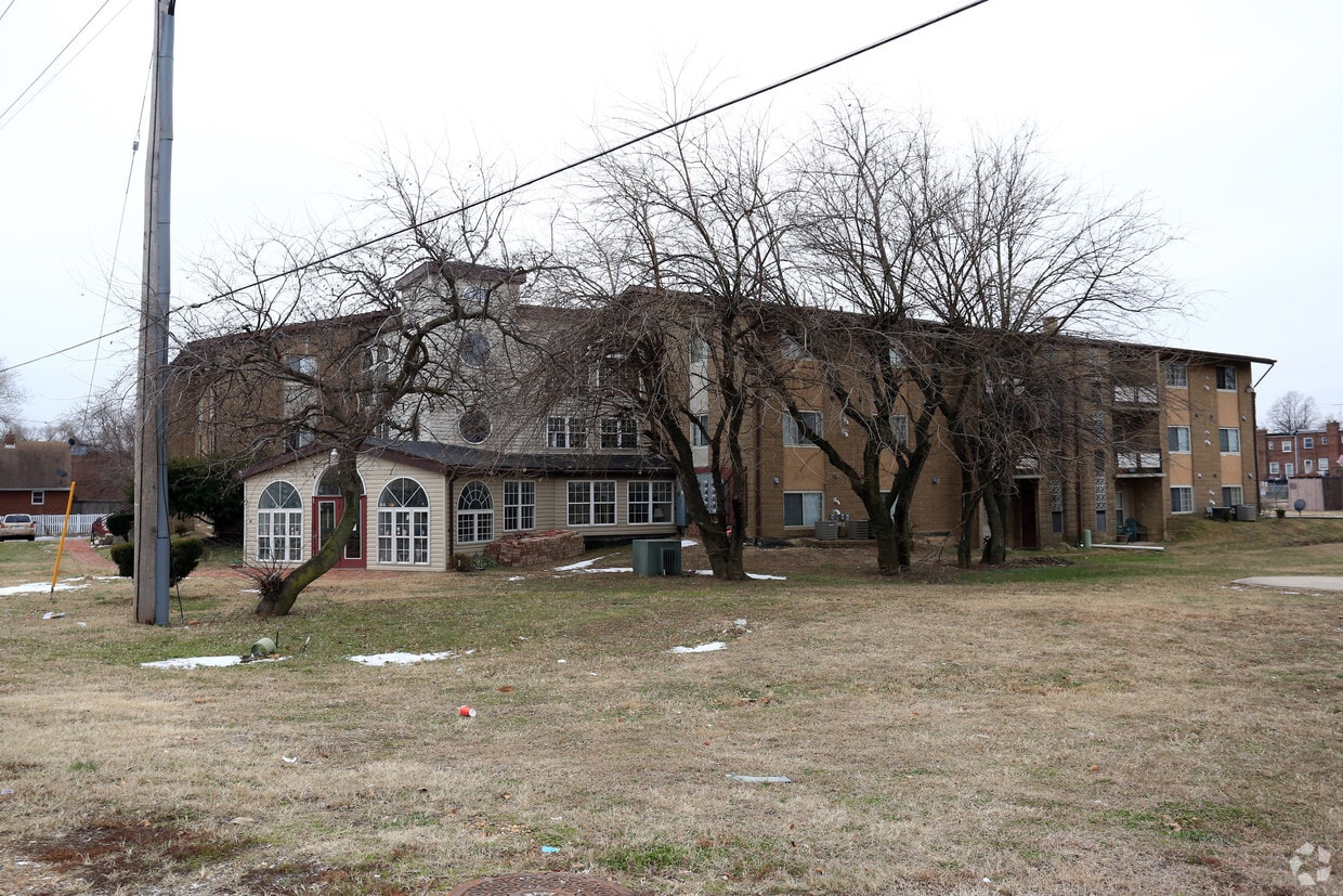 Building Photo - Holabird Manor