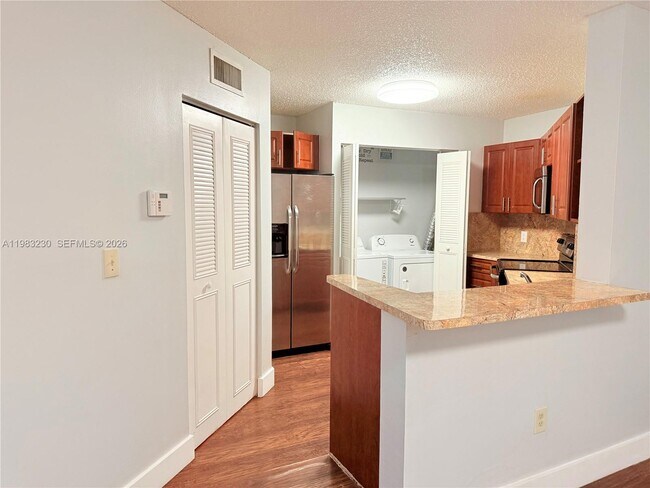 Foto del edificio - 6280 NW 186th St