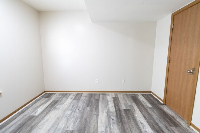 Building Photo - 1433-1435 Bodie Drive