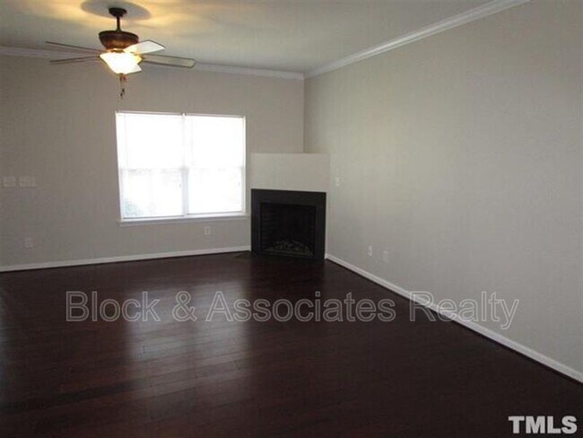 Foto del edificio - 14411 Hamletville St