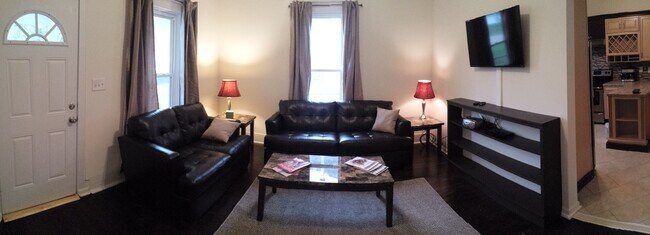 Foto del edificio - 4 Bedroom House, close to downtown and 3 3 campus's