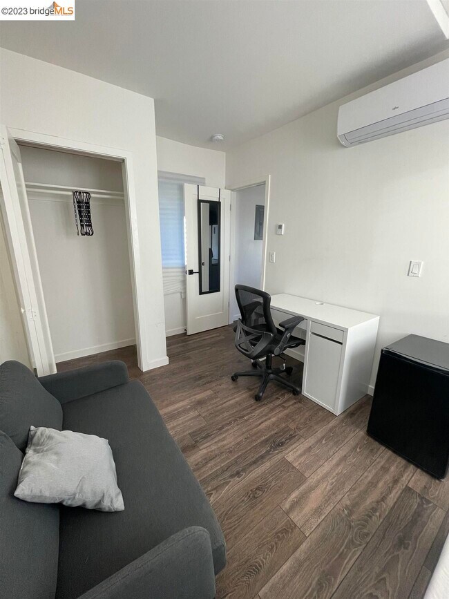 Foto del edificio - 2718 Durant Ave