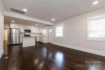 Building Photo - 1704 Club Rd
