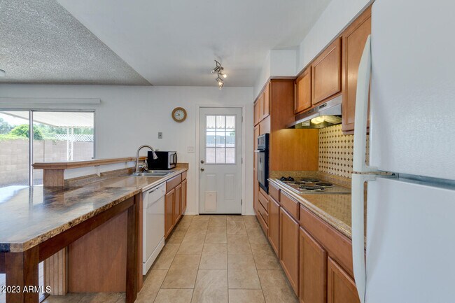 Building Photo - 1623 E Del Rio Dr
