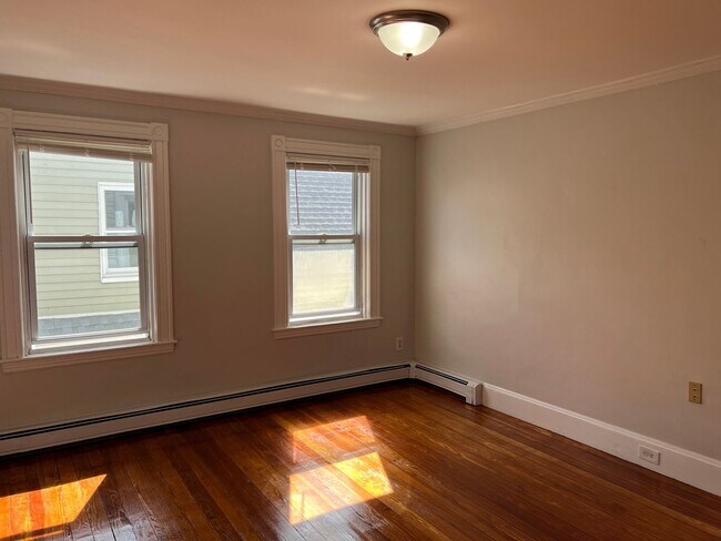 Building Photo - 102 Bristol Rd