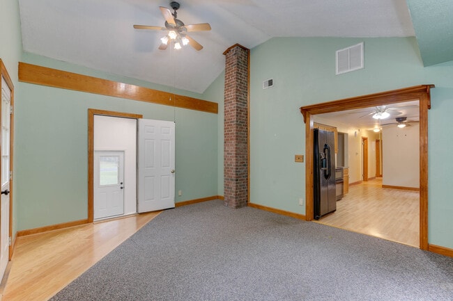 Building Photo - 128 Mann Dr