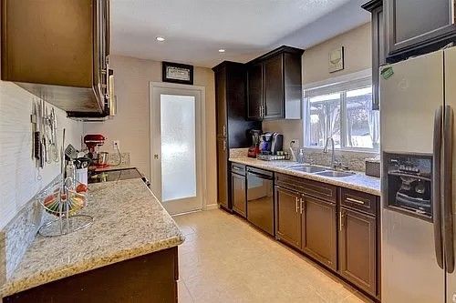 Foto del edificio - 8326 Elkhorn St