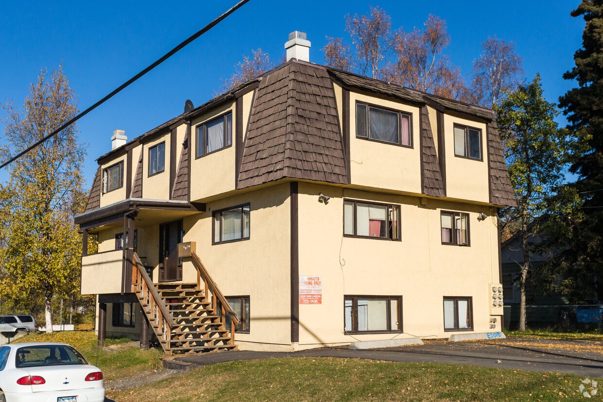 Building Photo - 802 E 10th Ave