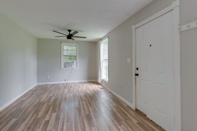 Building Photo - Charming 4BR/2BA Home in South Nashville –...