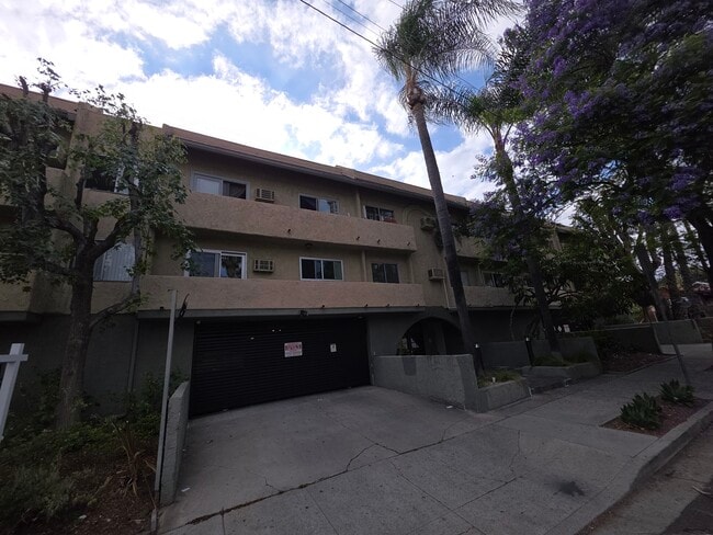 Foto del edificio - 1351 N Orange Dr