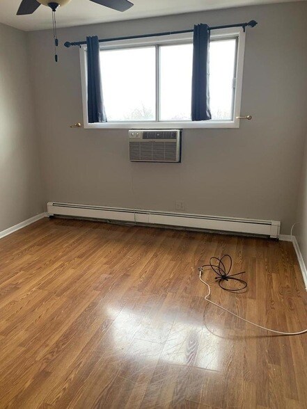 Foto del edificio - 9445 Kenton Ave