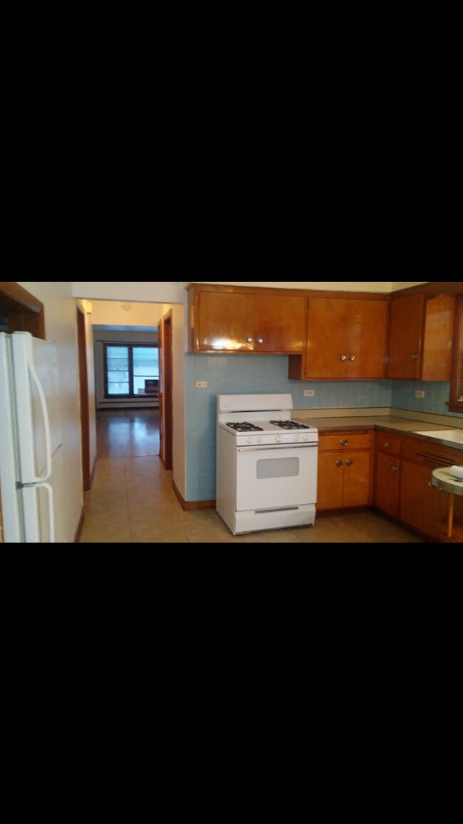 Building Photo - 6033 W Lawrence Ave