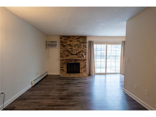 Building Photo - 807 Smetana Rd