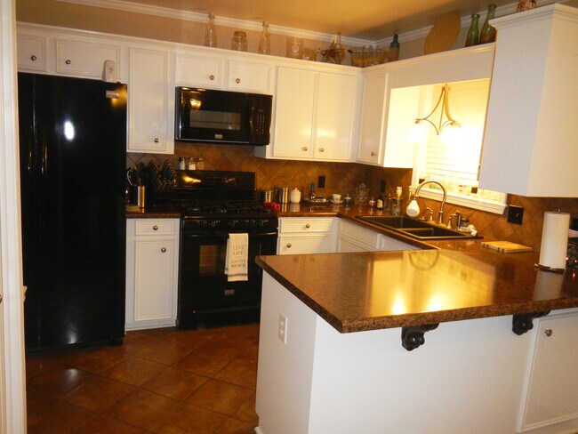 Building Photo - 1502 Winchester Dr