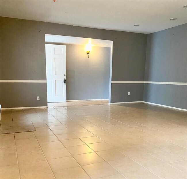 Building Photo - 2234 Fairgreen Dr