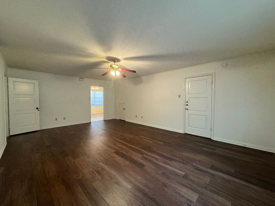 Primary Photo - Apartment *LEASING SPECIAL AVAILABLE*