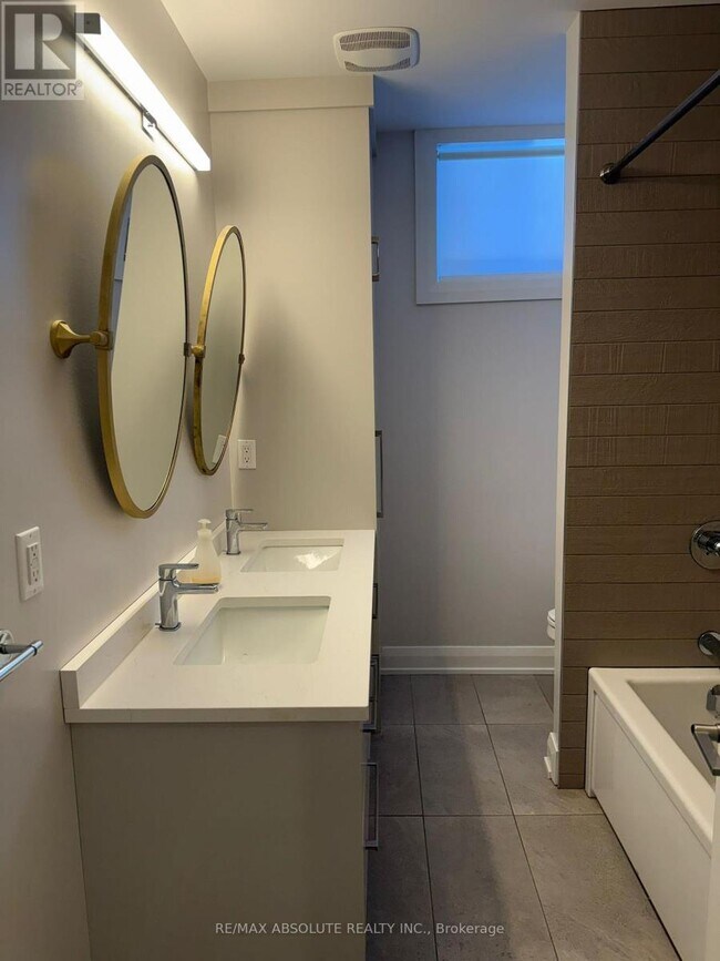 Photo du bâtiment - 270 Byron Ave