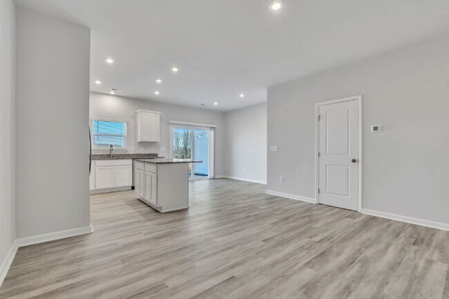 Building Photo - Amazing Lease Special!!Brand-New 3BR/2.5BA Townhome with Garage in Greer $1725/mo