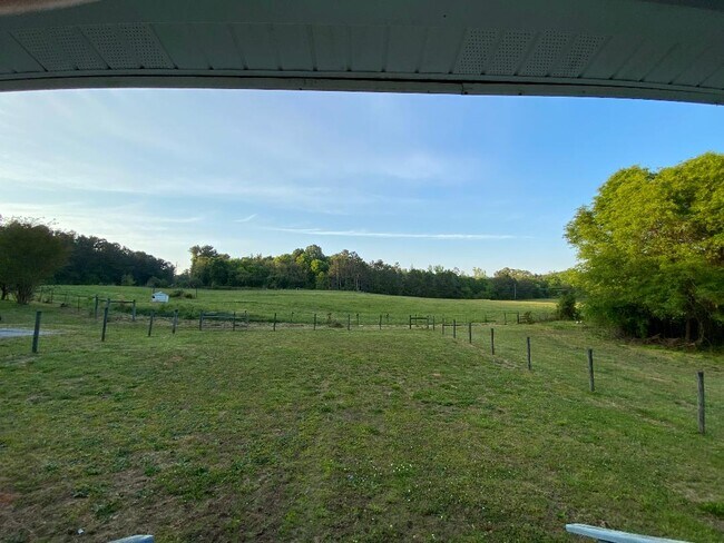 Building Photo - 3022 Centerville Rd