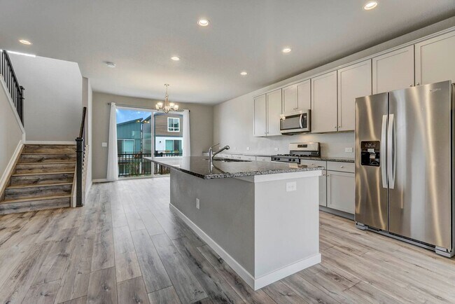 Foto del edificio - Modern 4BR with Open Kitchen, Patio & 2-Car Garage