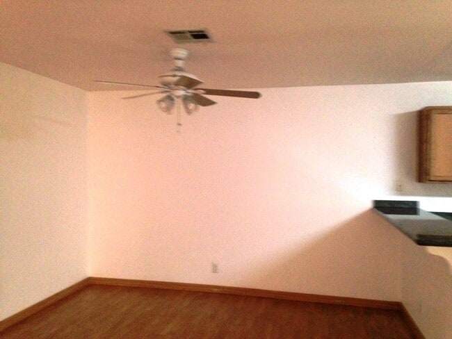 Building Photo - SUNHAMPTON CONDO FIRST FLOOR!