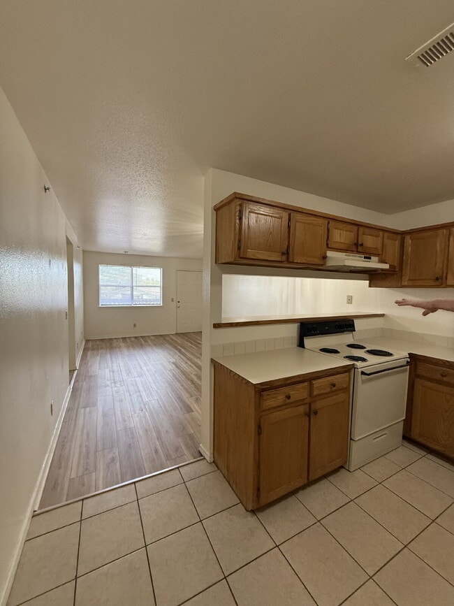 Foto del edificio - Last 2BR unit at Green Oaks