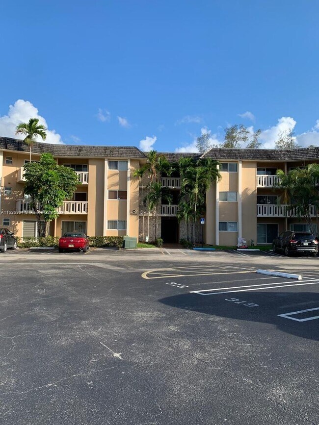 Foto del edificio - 7400 Miami Lakes Dr