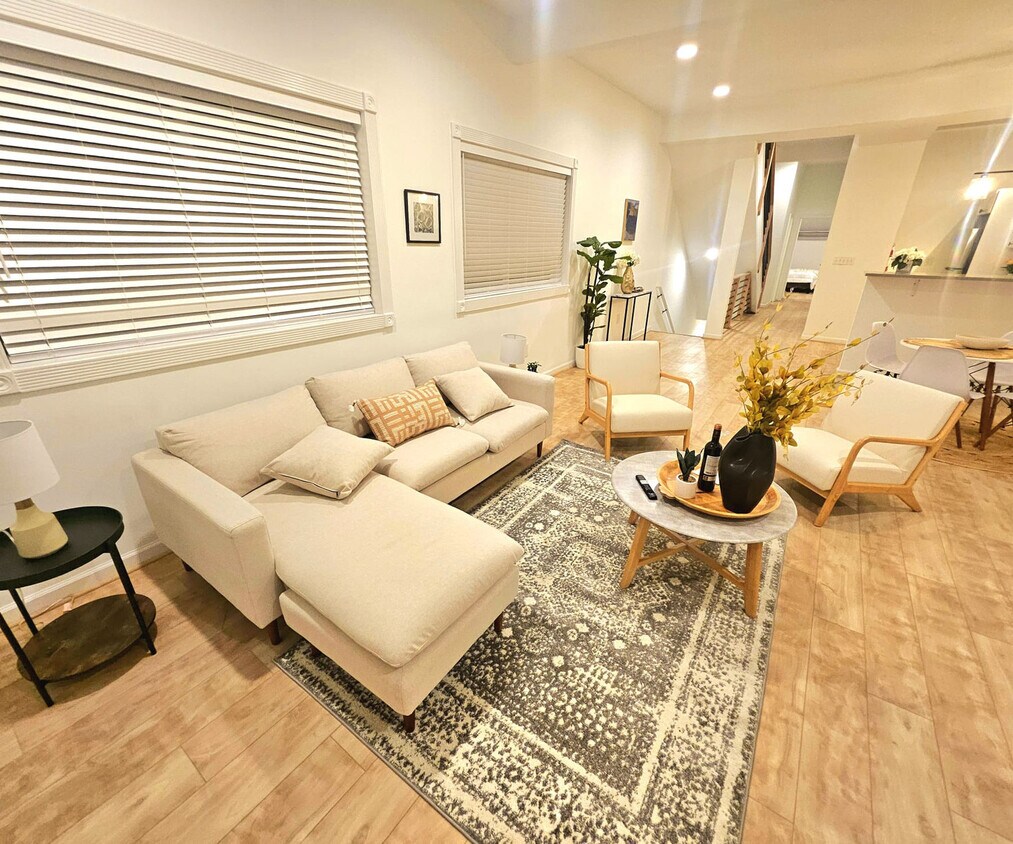 Foto principal - 2439 18th St NW