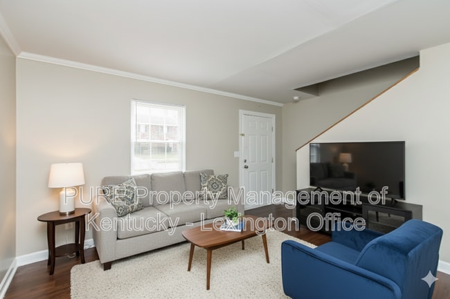 Building Photo - 209 Landings Dr