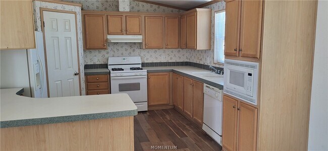 Building Photo - 3315 S Ridge Ave