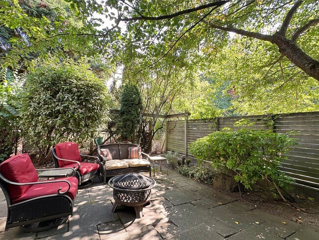 Building Photo - 4bd/3ba Seattle House
