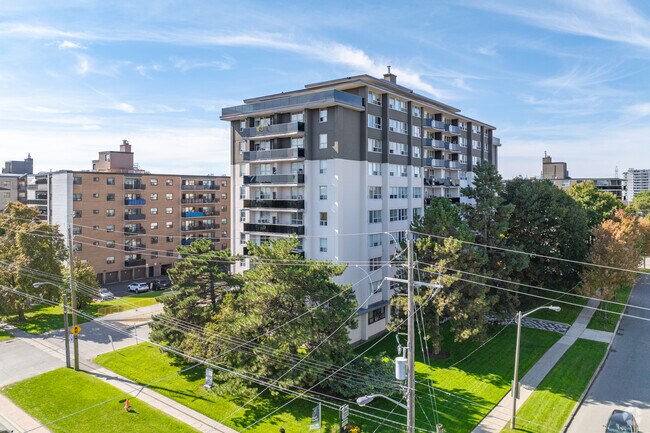 Building Photo - 4866 Bathurst Street