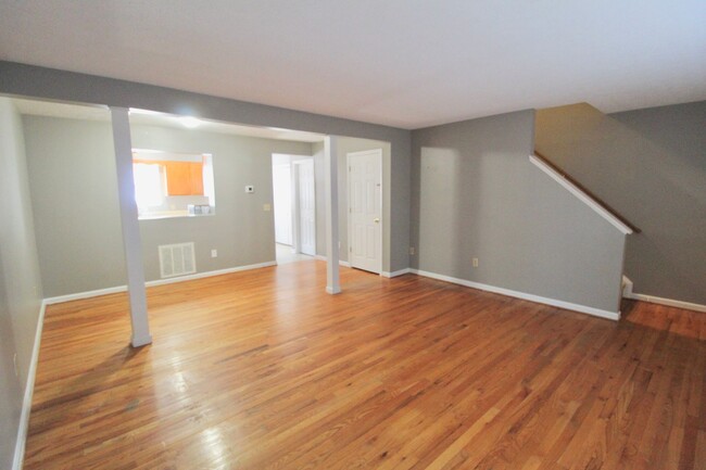 Building Photo - Beautiful 3-Bedroom Townhome for rent!