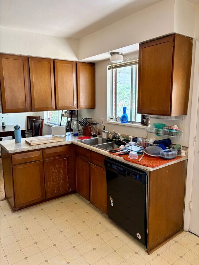 Building Photo - Tri-Level home in a quiet, established neighborhood