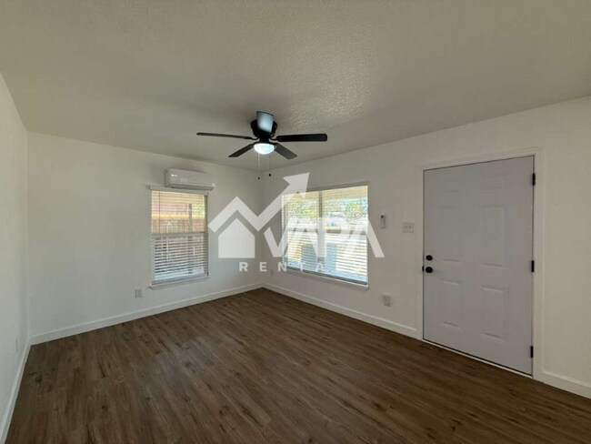 Building Photo - 411 Yolanda Dr