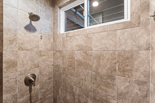 Building Photo - Spacious & Private 2BD/1BA Ohana in Kailua-Kona – Sunset Views & Great Location!