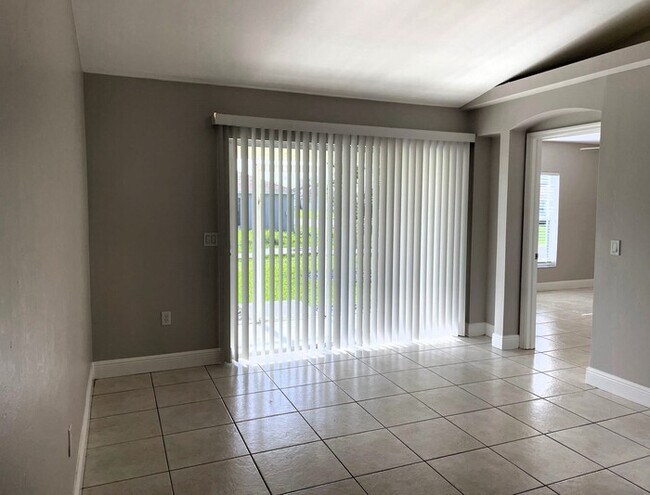 Foto del edificio - NE Cape Coral Duplex Unit
