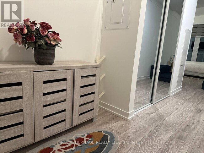 Photo du bâtiment - 2020 Bathurst St