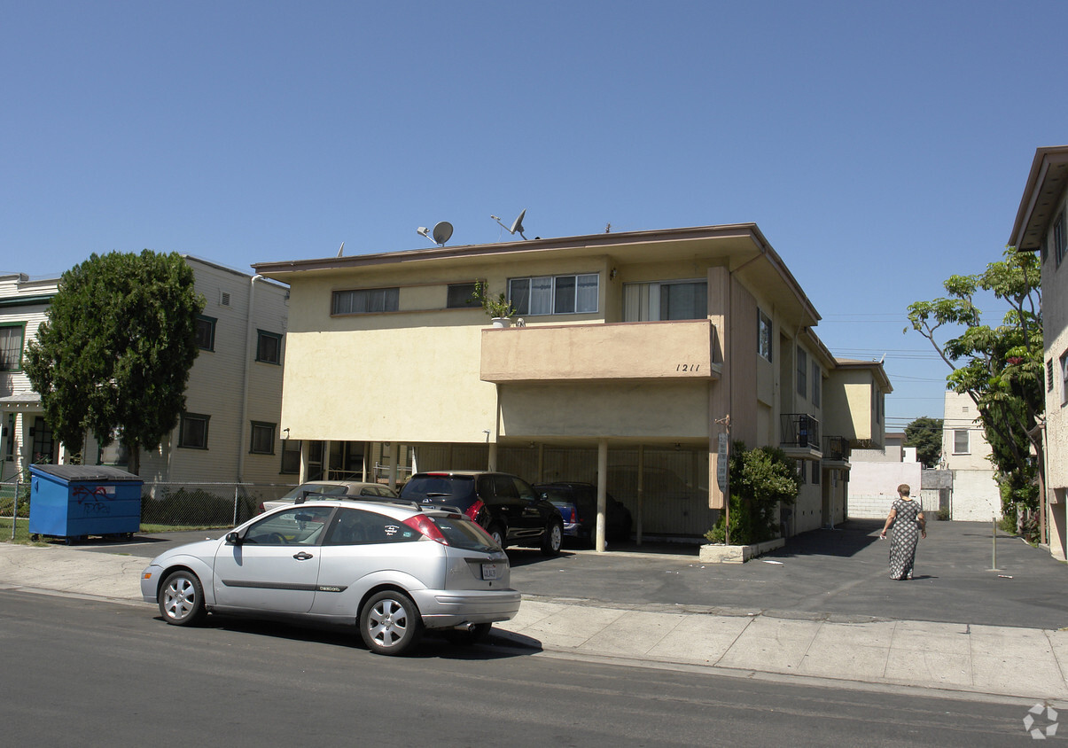 Primary Photo - 1211 Tamarind Ave