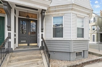 Building Photo - 627 E 6th St