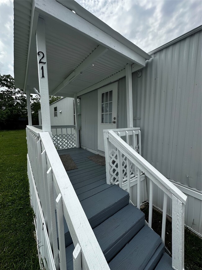 Building Photo - 2021 N Battlebell Rd
