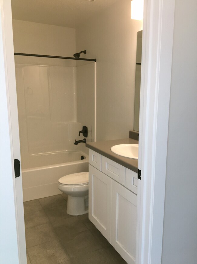 Upstairs Bathroom - 4292 W Hemsley Ln