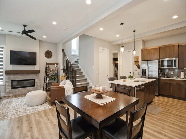 Building Photo - Luxurious 3-Bedroom, 2-Bathroom Townhouse ...